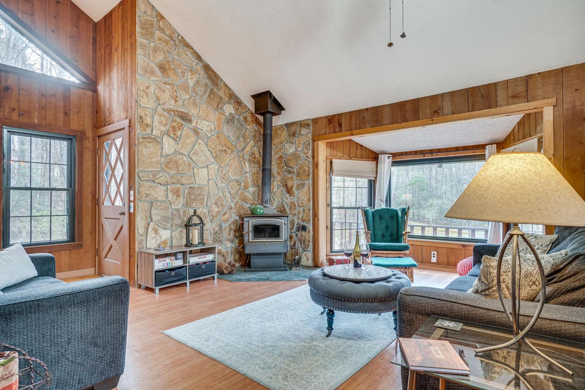 Charming Cabin With Fire Pit And Decks About 7 Mi To Helen Sautee Nacoochee Εξωτερικό φωτογραφία