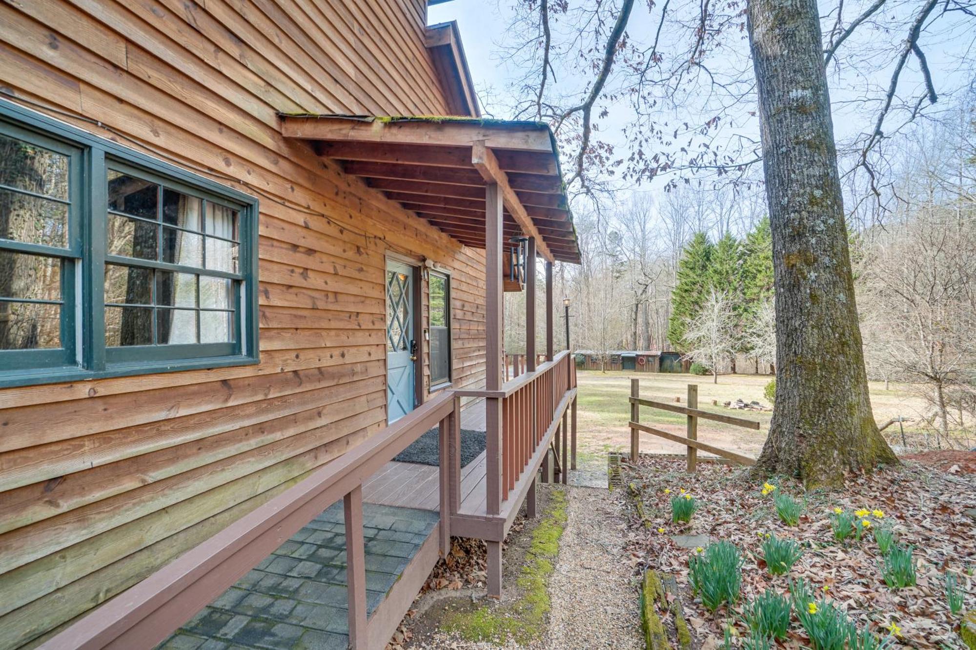 Charming Cabin With Fire Pit And Decks About 7 Mi To Helen Sautee Nacoochee Εξωτερικό φωτογραφία